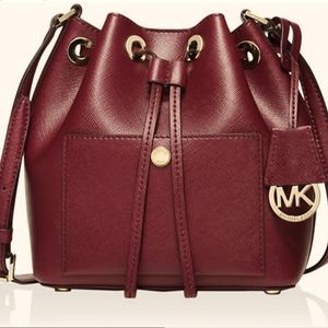 💥Host Pick💥 EUC Michael Kors Medium Greenwich Bucket Bag